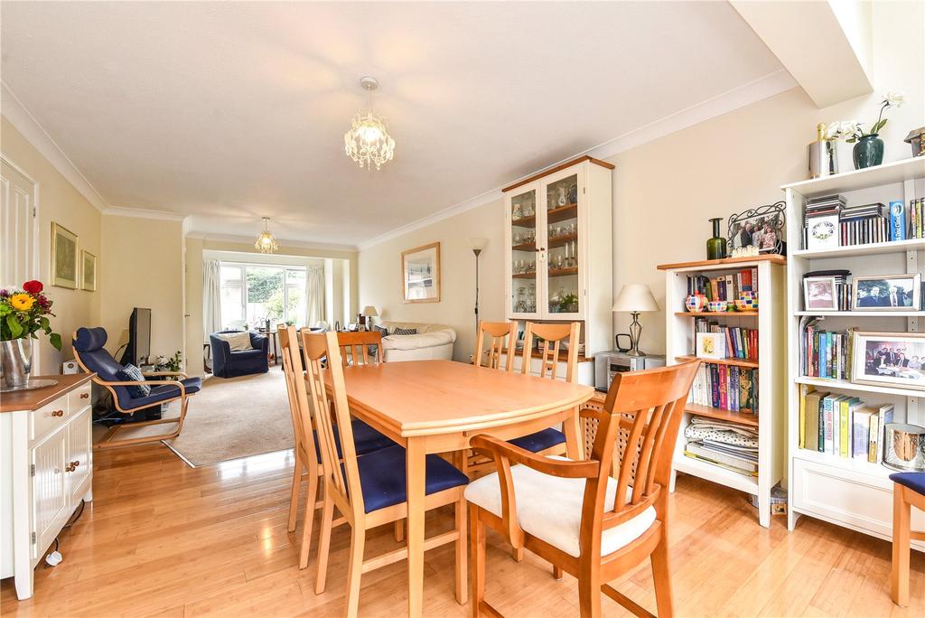 Sussex Gardens, Petersfield 3 bed end of terrace house £450,000
