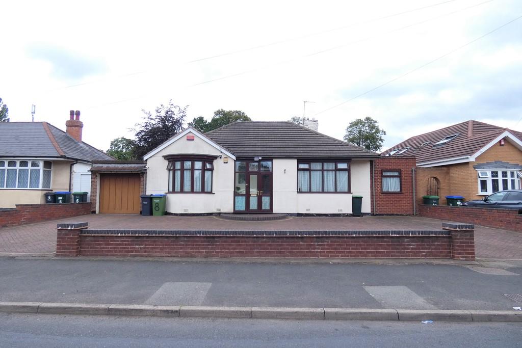 Pages Lane, Great Barr, Birmingham 3 bed detached bungalow £400,000