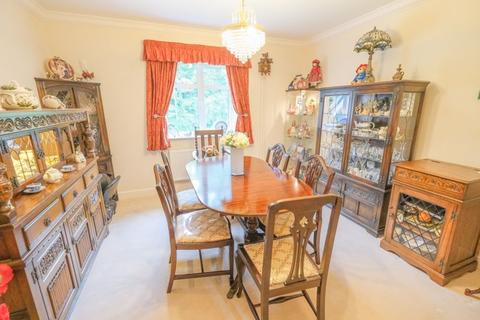 14 Ryknild Drive, Streetly, Sutton Coldfield, B74 2AZ