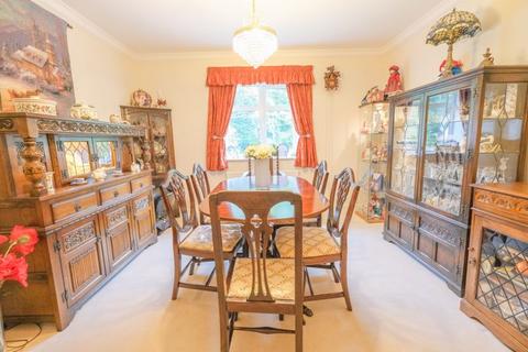 14 Ryknild Drive, Streetly, Sutton Coldfield, B74 2AZ