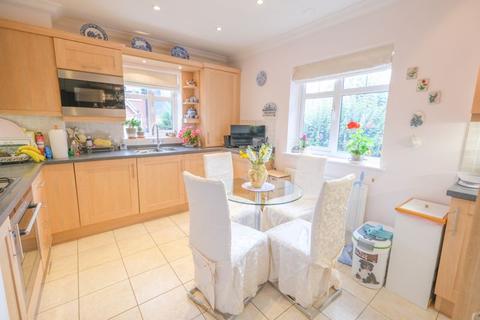14 Ryknild Drive, Streetly, Sutton Coldfield, B74 2AZ