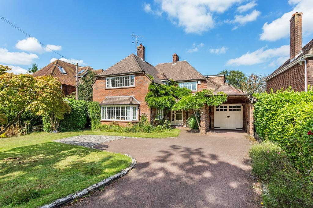 Waverley Lane, Farnham, GU9 4 bed detached house £1,295,000