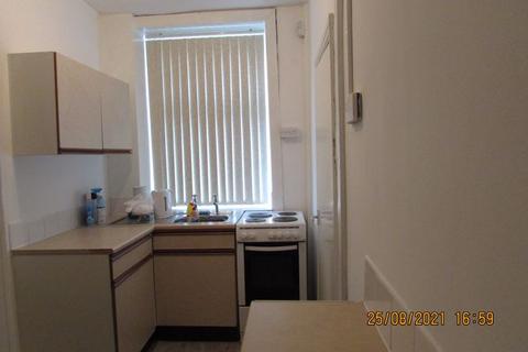 1 bedroom end of terrace house to rent, Clegg Street, Rochdale