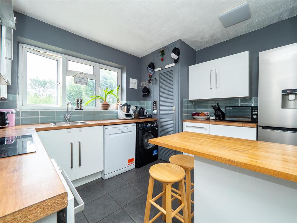 Grennell Road, Sutton 4 bed £420,000