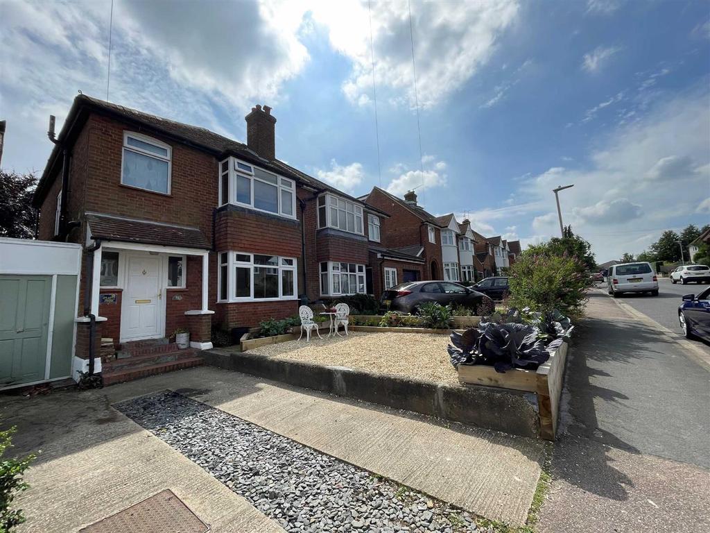 West Hill, Hitchin 3 bed semidetached house £725,000