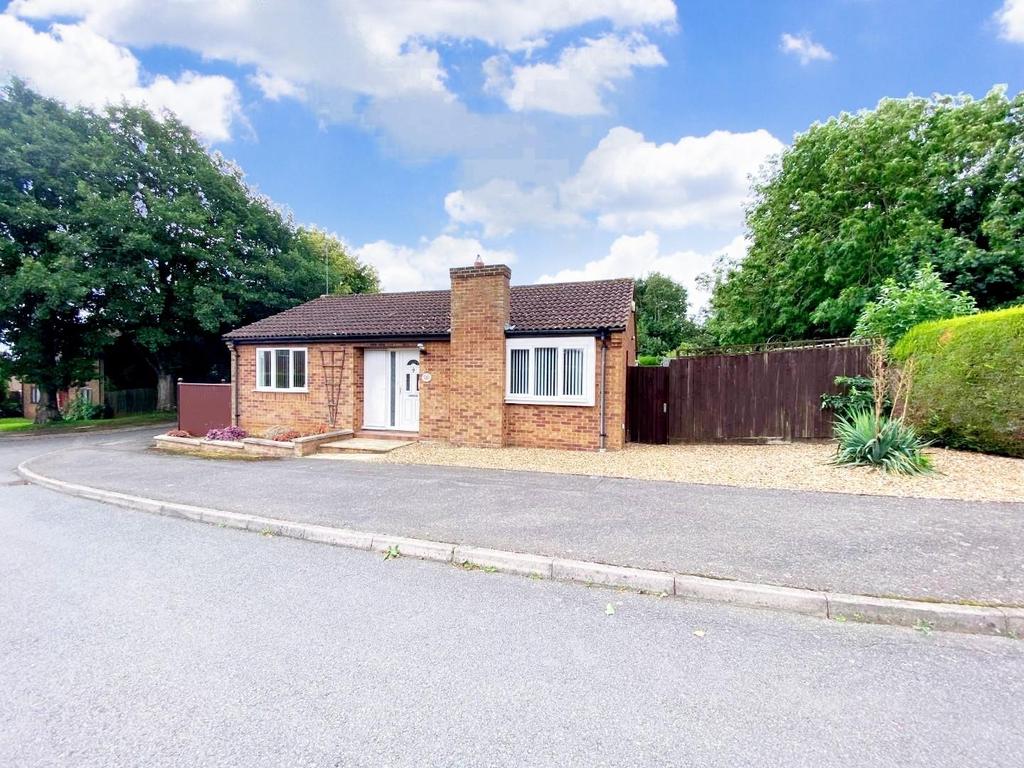 Strawberry Hill, Berrydale, Northampton, NN3 2 bed bungalow £300,000