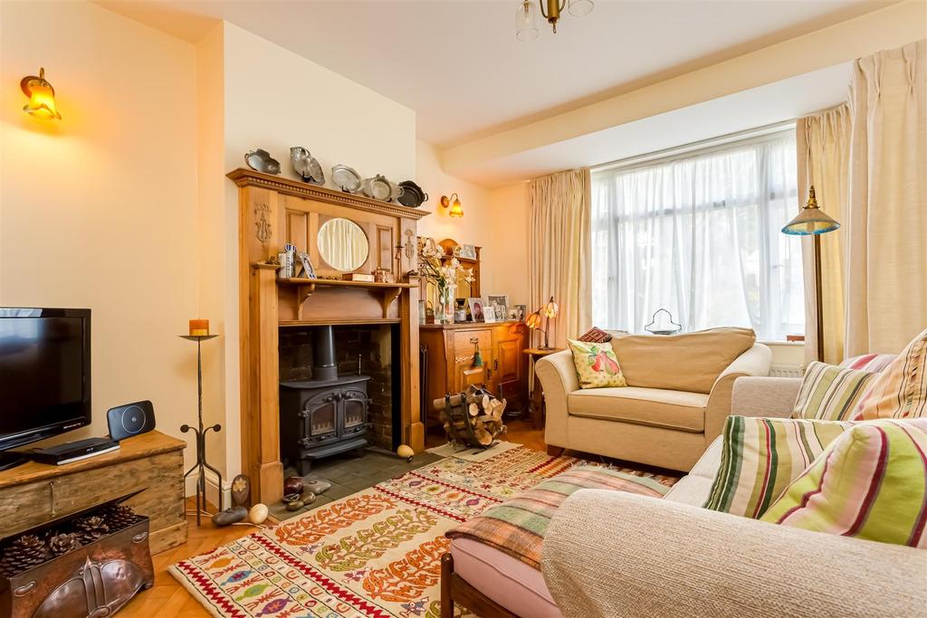 Pine Walk, Banstead 3 bed semidetached house £635,000