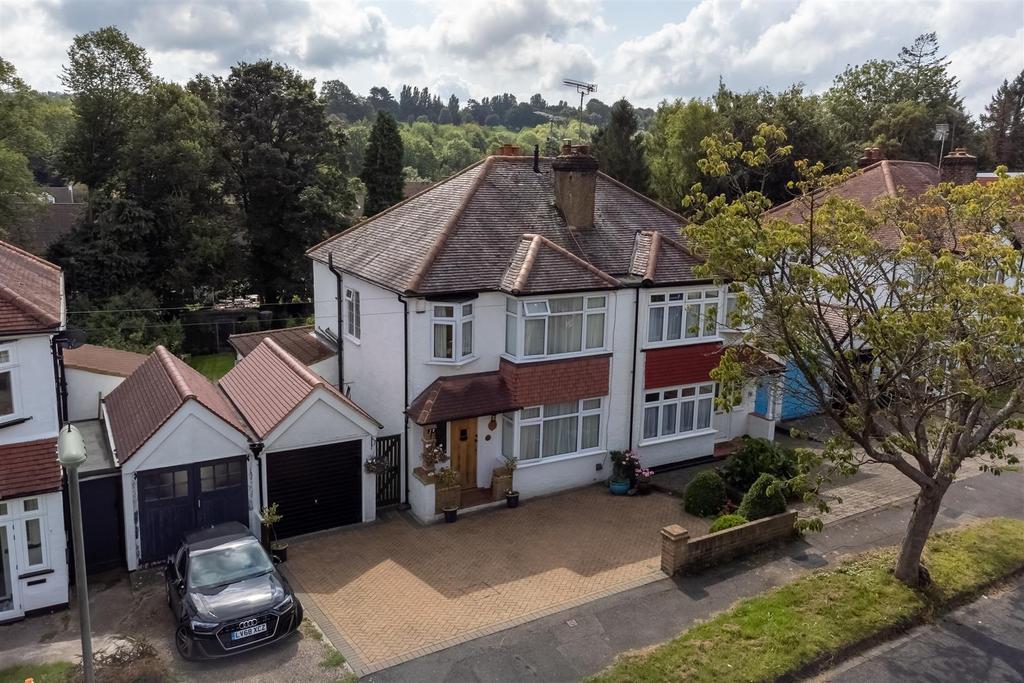 Pine Walk, Banstead 3 bed semidetached house £635,000