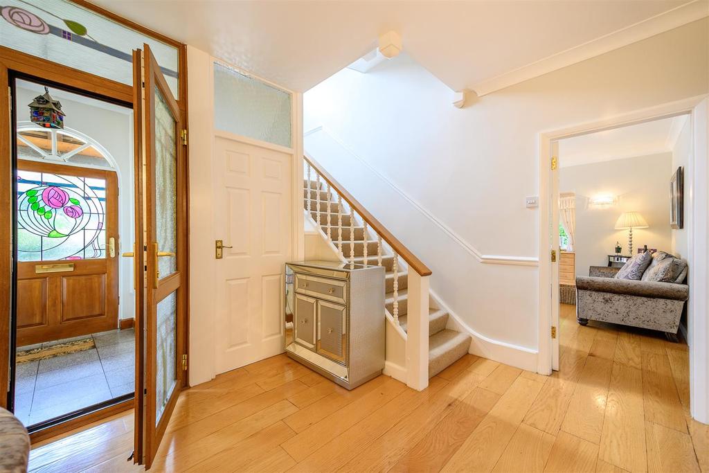8475278-interior10.jpg
