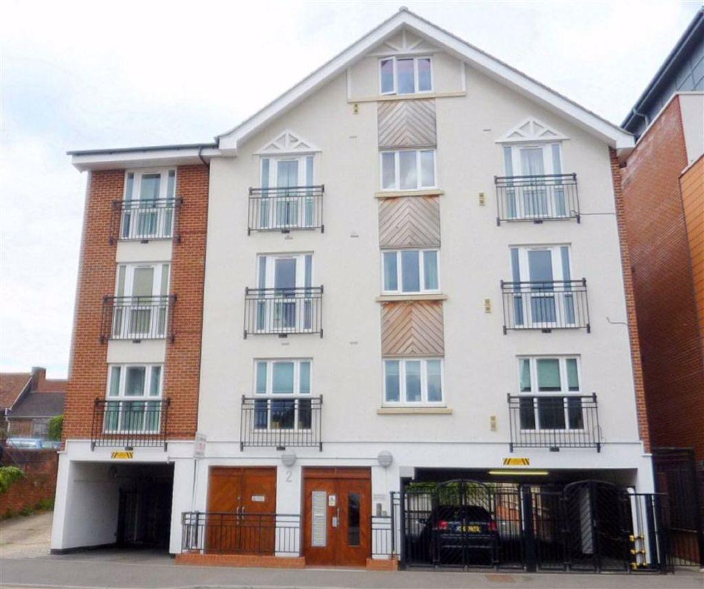 Lyons Crescent, Tonbridge, Kent 2 bed flat £230,000