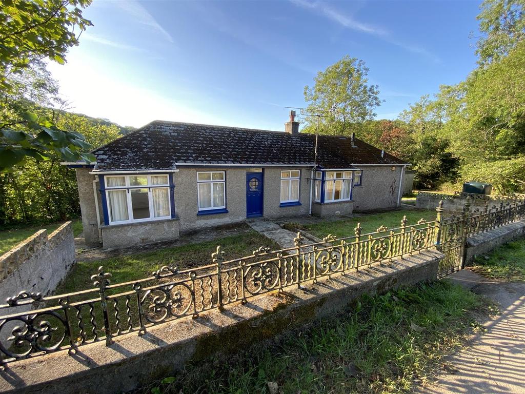 Tresillian, Nr. Truro 3 bed detached bungalow £450,000