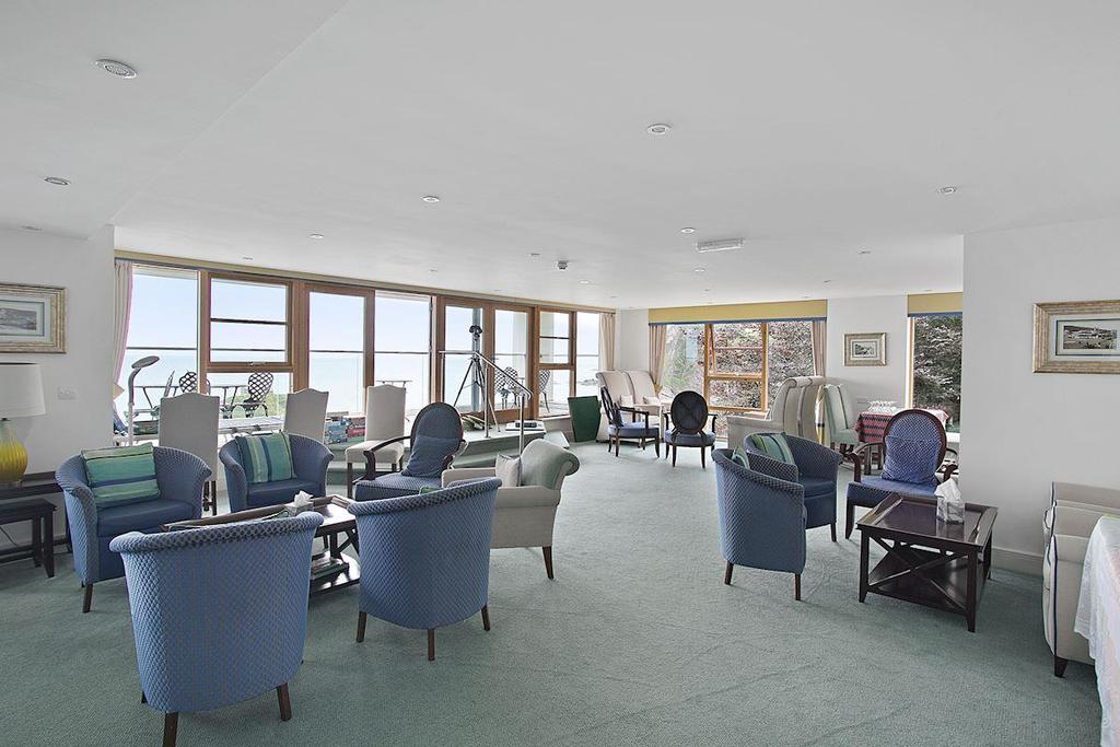 Communal Lounge.jpg