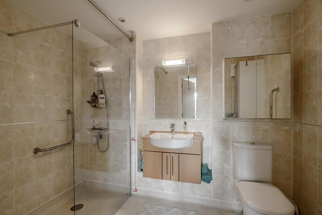 En-suite Shower room.jpg