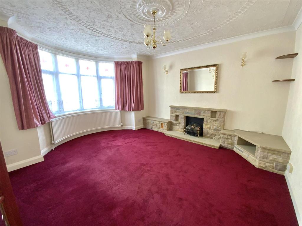 Marina Drive, Wolverton, Milton Keynes 3 bed semidetached house £365,000
