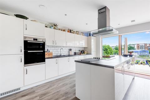 15 Baltic Way, Totnes, TQ9 5WY