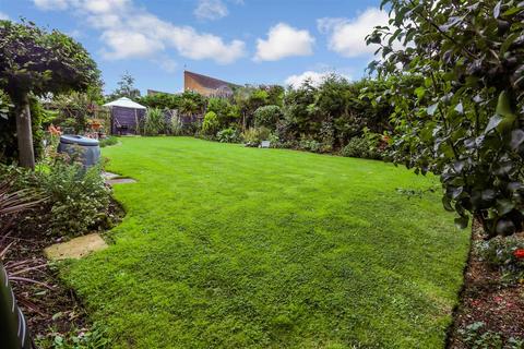16 Fennells, Harlow, CM19 4RJ