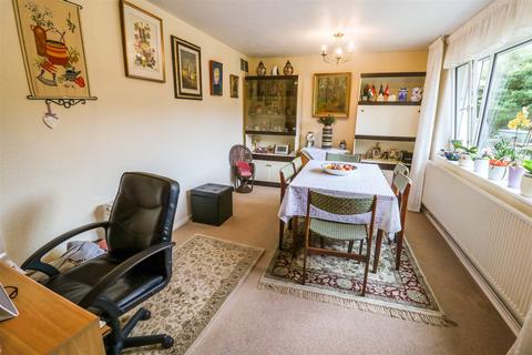 16 Fennells, Harlow, CM19 4RJ
