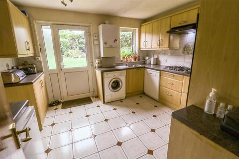 16 Fennells, Harlow, CM19 4RJ