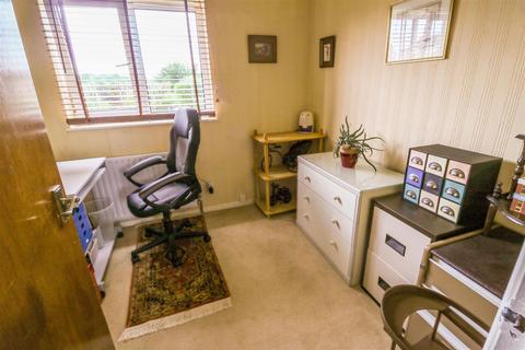 16 Fennells, Harlow, CM19 4RJ