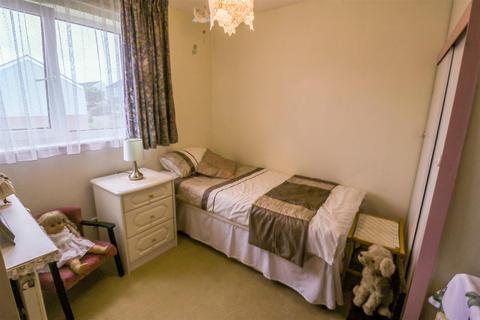 16 Fennells, Harlow, CM19 4RJ