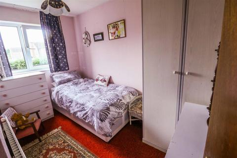16 Fennells, Harlow, CM19 4RJ