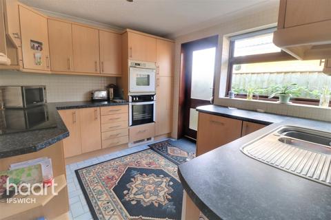 5 Newlands, Elmsett, Ipswich, IP7 6NZ