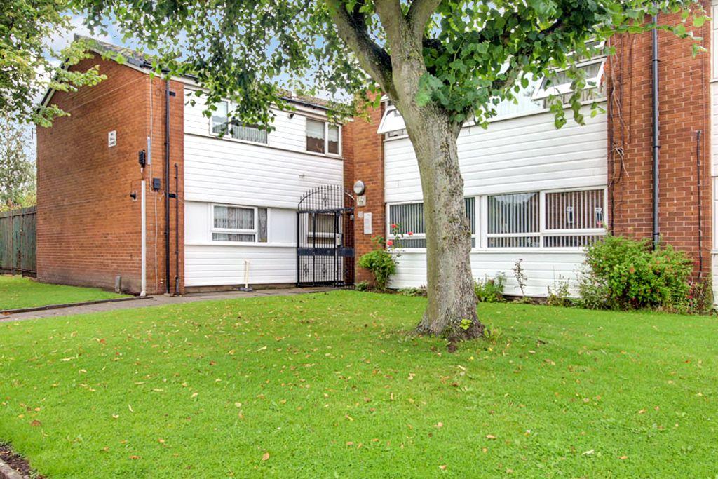 De Villiers Avenue, Crosby L23 2XF 2 bed flat £100,000