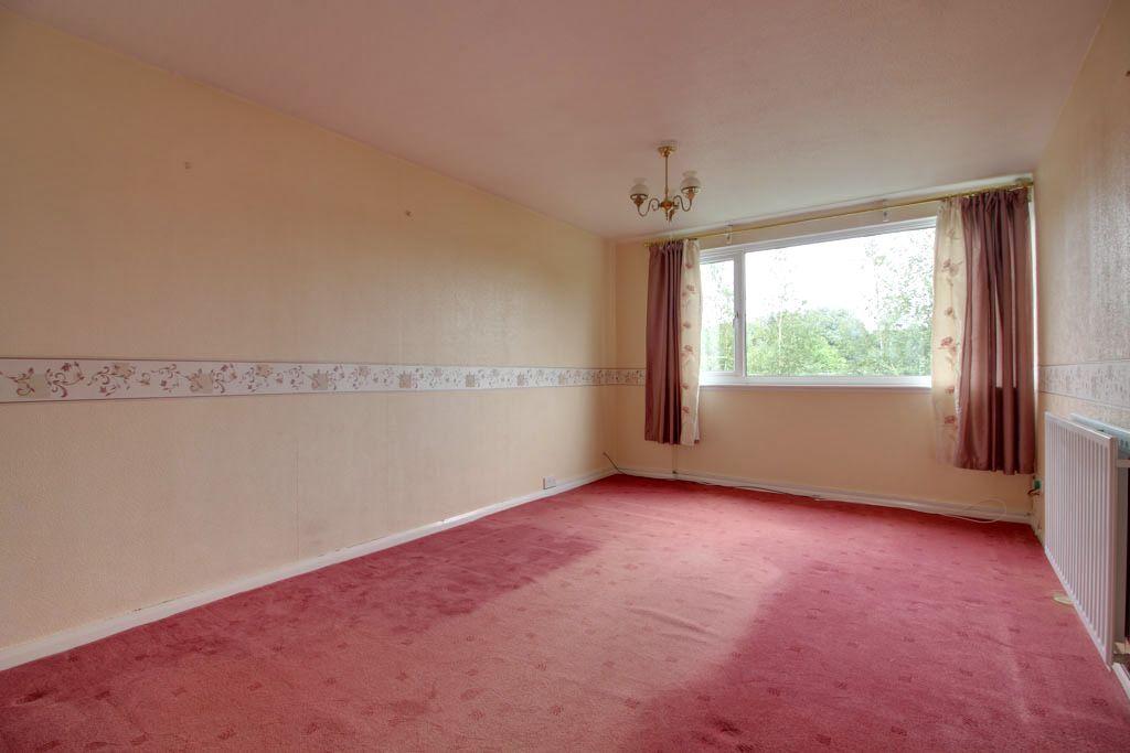 De Villiers Avenue, Crosby L23 2XF 2 bed flat £100,000