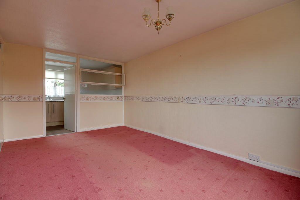 De Villiers Avenue, Crosby L23 2XF 2 bed flat £100,000