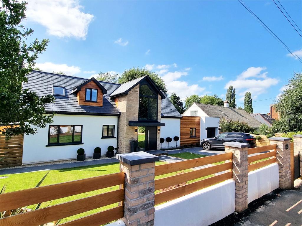 Blundells Avenue, Tiverton, Devon, EX16 4 bed detached house £825,000