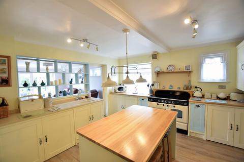 18 Amerells Road, Little Clacton, Clacton-on-sea, CO16 9HA