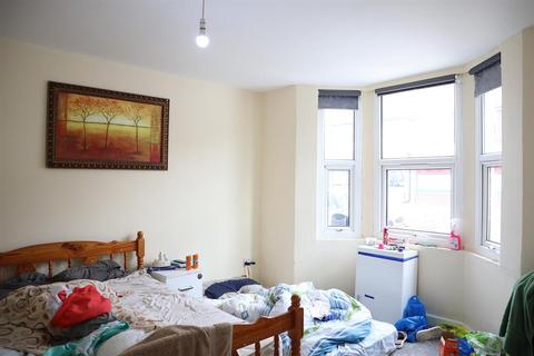 144 Kingsley Road, Hounslow, TW3 4AD