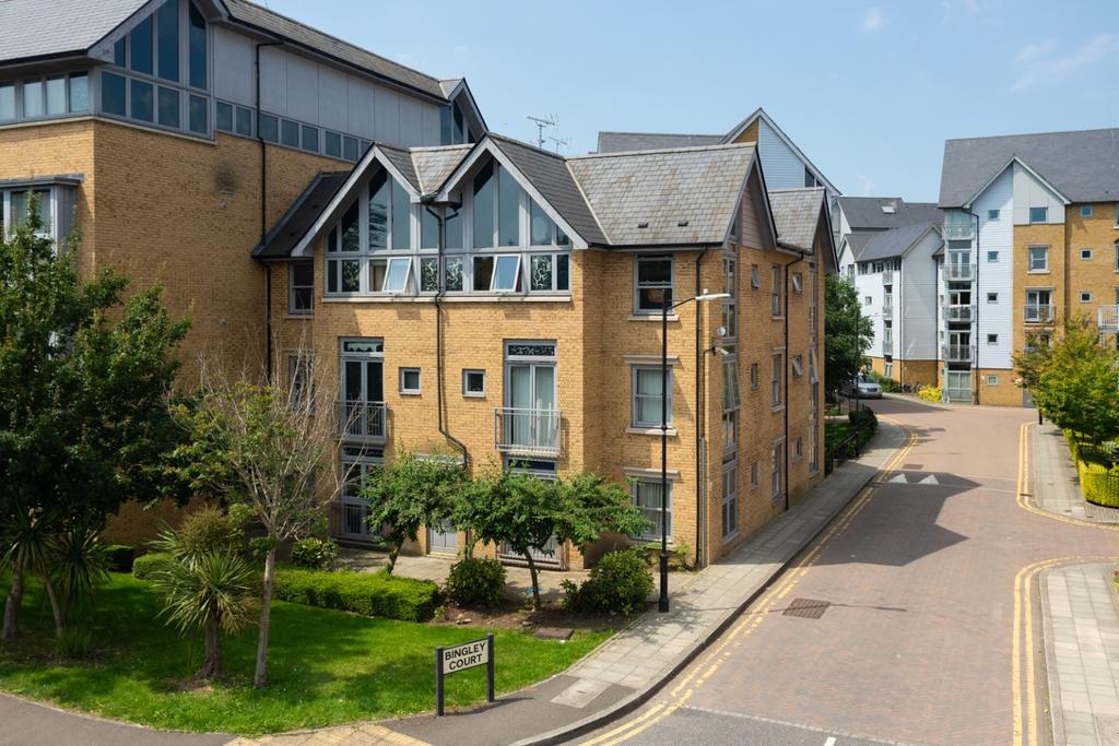 Bingley Court, Canterbury 2 bed apartment £220,000