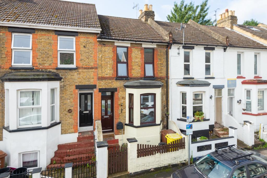 Milburn Road, Gillingham 3 bed terraced house £240,000