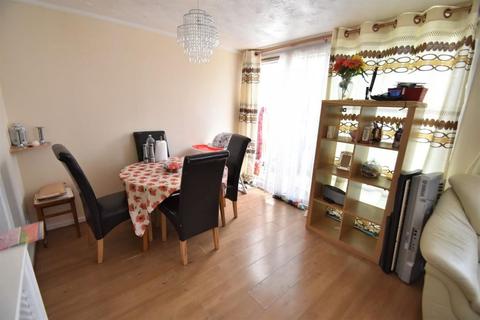 8 Arnheim Close, Southampton, SO16 6LS