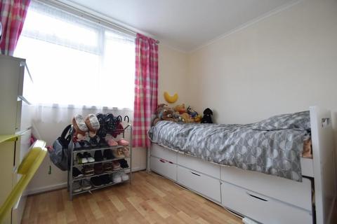 8 Arnheim Close, Southampton, SO16 6LS