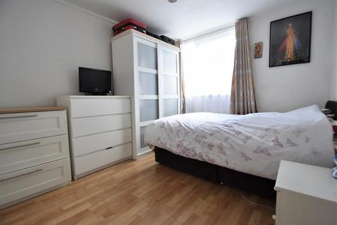 8 Arnheim Close, Southampton, SO16 6LS