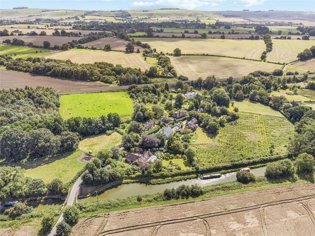 New Mill, Pewsey, SN9 5 bed detached house £950,000