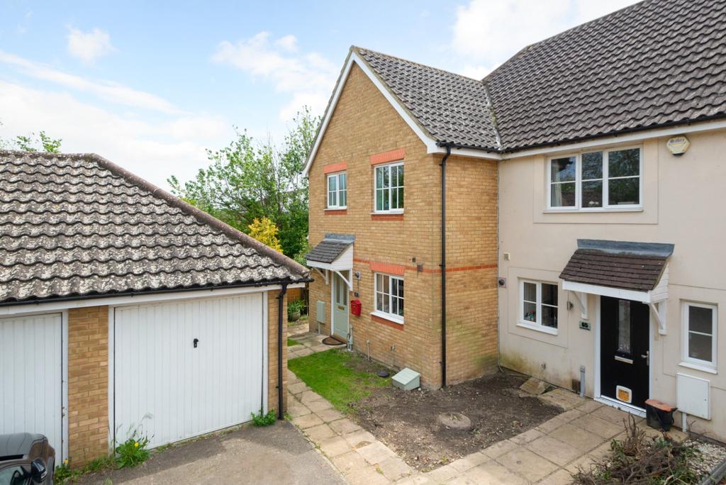 Guernsey Way, Kennington, Ashford, Kent, TN24 3 bed end of terrace