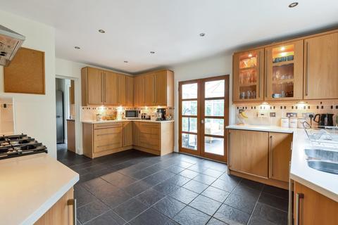 62 Broad Street, Wood Street Village, Guildford, GU3 3BE