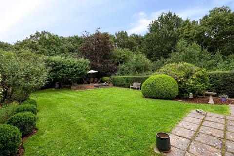 62 Broad Street, Wood Street Village, Guildford, GU3 3BE