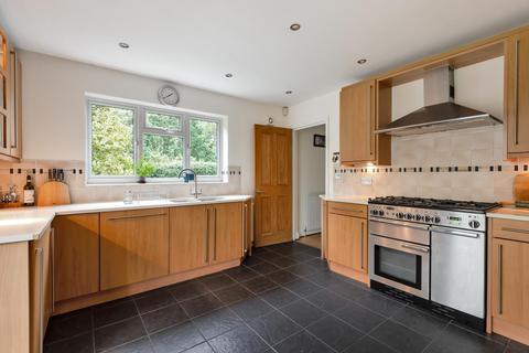 62 Broad Street, Wood Street Village, Guildford, GU3 3BE