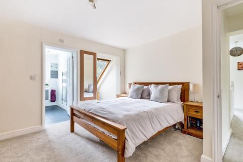 62 Broad Street, Wood Street Village, Guildford, GU3 3BE