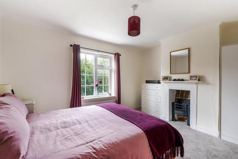 62 Broad Street, Wood Street Village, Guildford, GU3 3BE