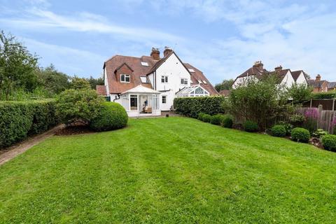 62 Broad Street, Wood Street Village, Guildford, GU3 3BE