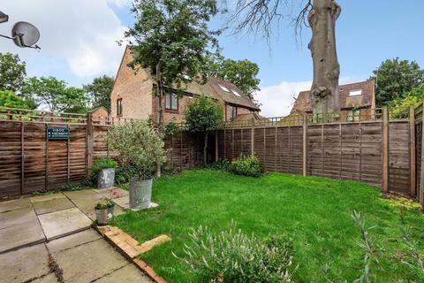 1a Acacia Road, Hampton, TW12 3DP