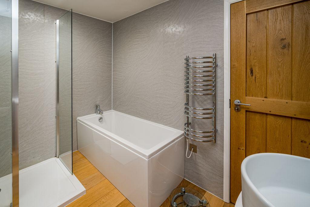 Bathroom (Bathroom)