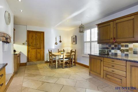 5 bedroom end of terrace house for sale - Barmby Road, Pocklington, York, East Riding of Yorkshire