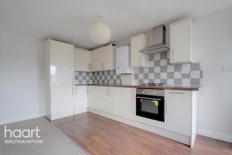 3 bedroom flat to rent, Osborne Mews, London