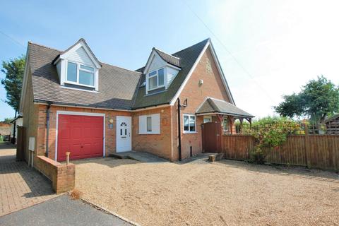 5 Elm Gardens, Hythe, CT21 5LY